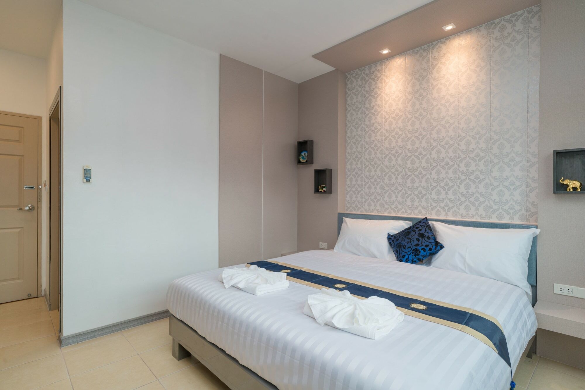 Baan Thai Beach Side Residence Patong Exterior photo