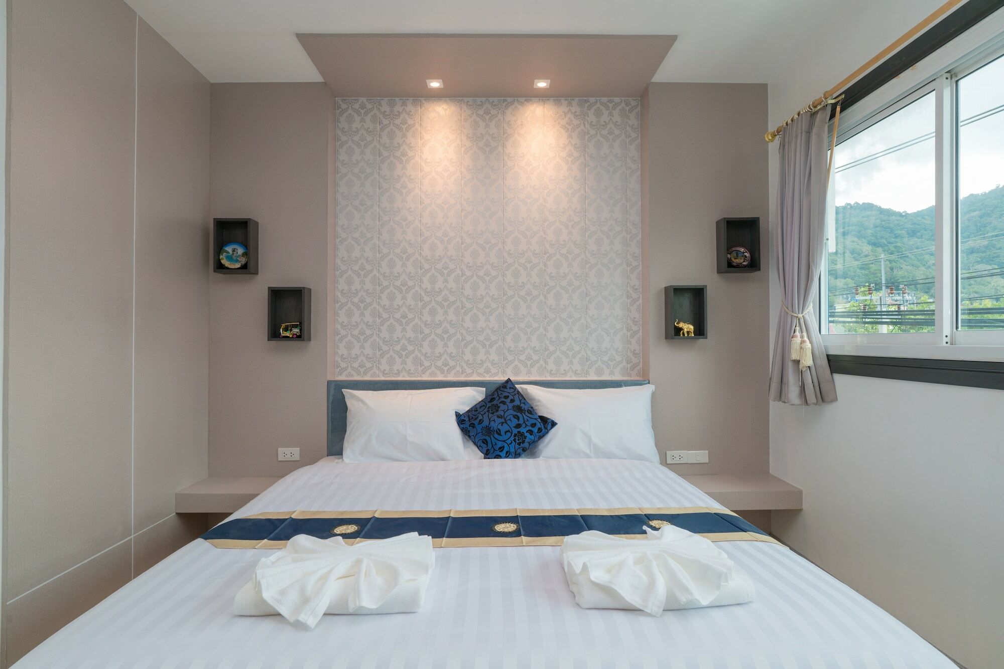 Baan Thai Beach Side Residence Patong Exterior photo